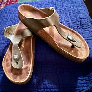 Birkenstock Gizeh Bronze painted Sandals - size 39